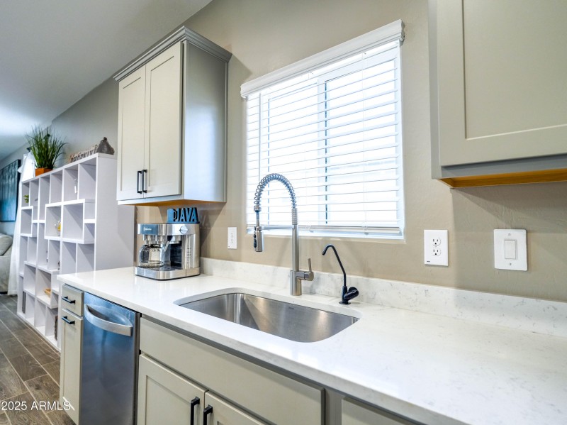 Aleutian Dr_Large Kitchen Sink