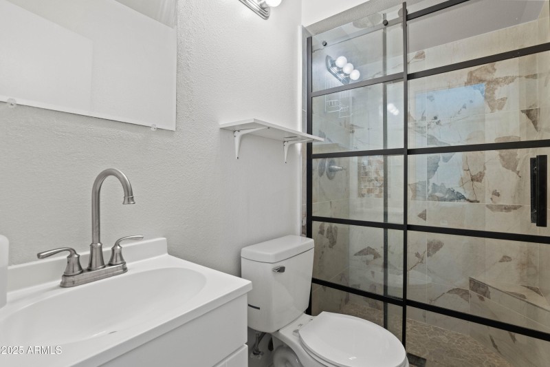 16-5802 N 61st Dr-16