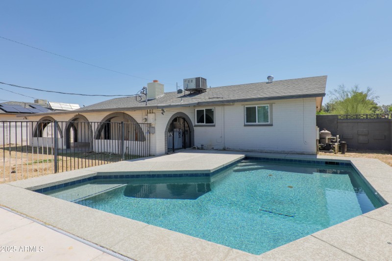 22-5802 N 61st Dr-22