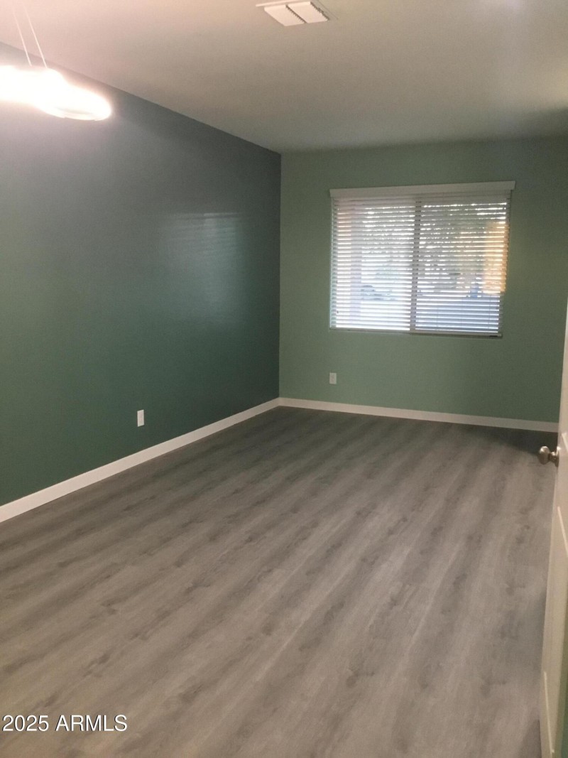 Front entrance living rm