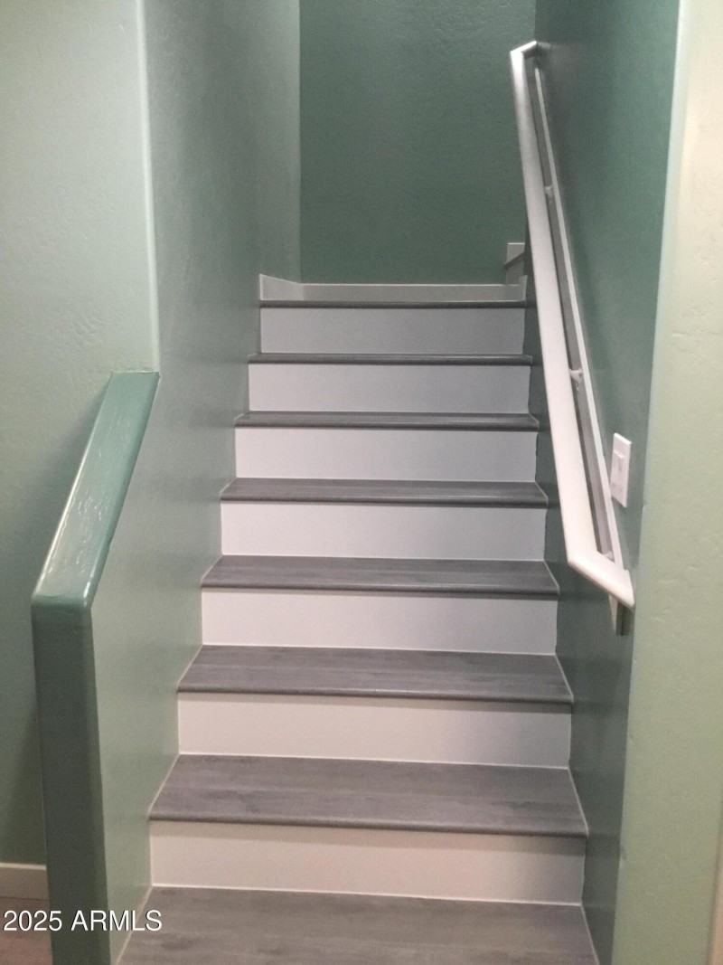 Bottom stair case