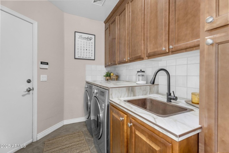 030_36-web-or-mls-33_2