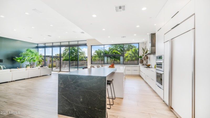 7417 E Paradise Dr - 1