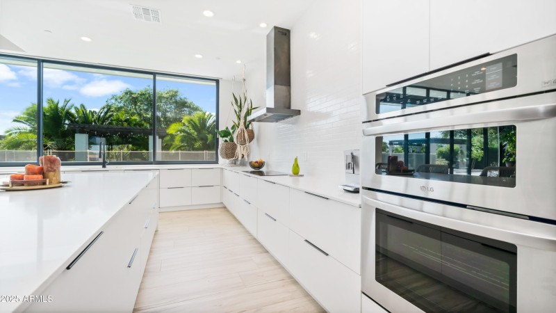 7417 E Paradise Dr - 12