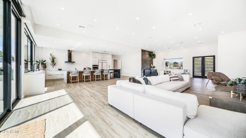 7417 E Paradise Dr - 19