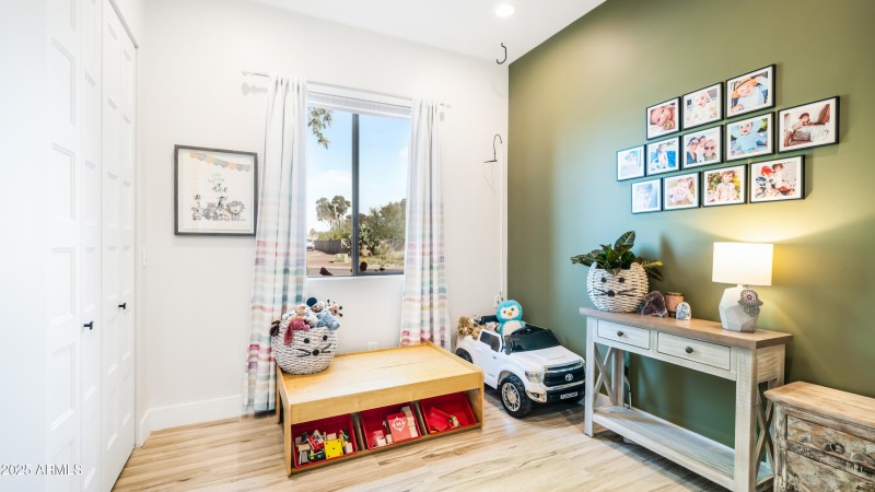 7417 E Paradise Dr - 25