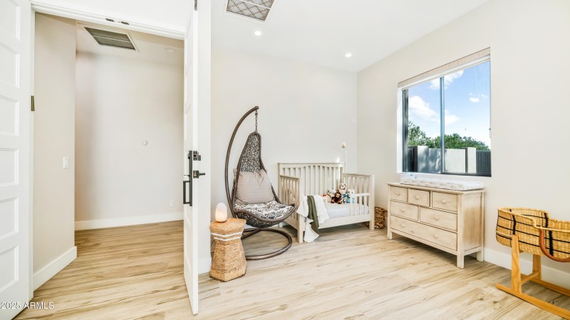 7417 E Paradise Dr - 29