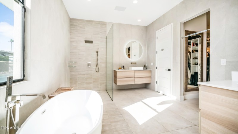 7417 E Paradise Dr - 33