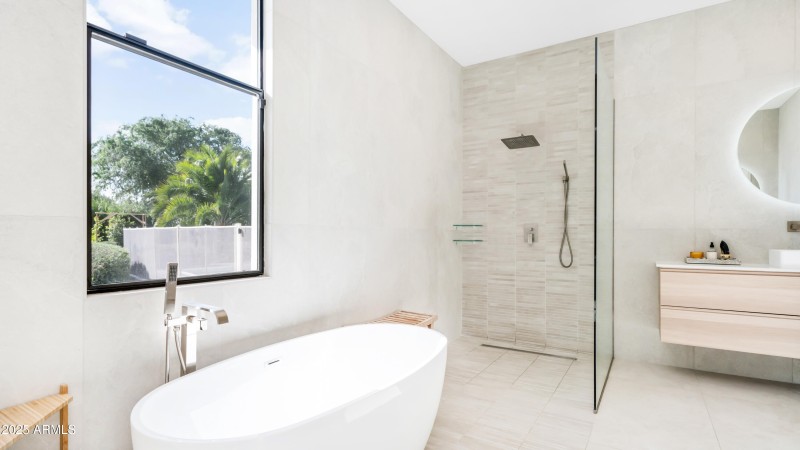 7417 E Paradise Dr - 34