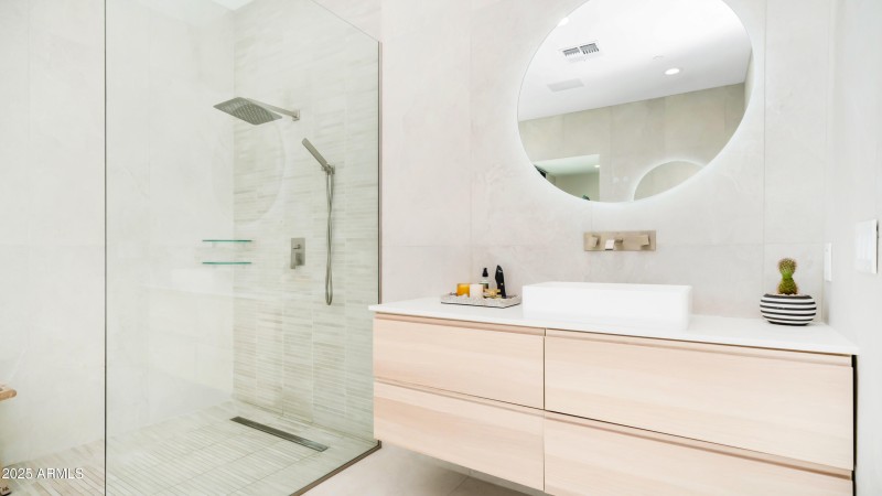 7417 E Paradise Dr - 37