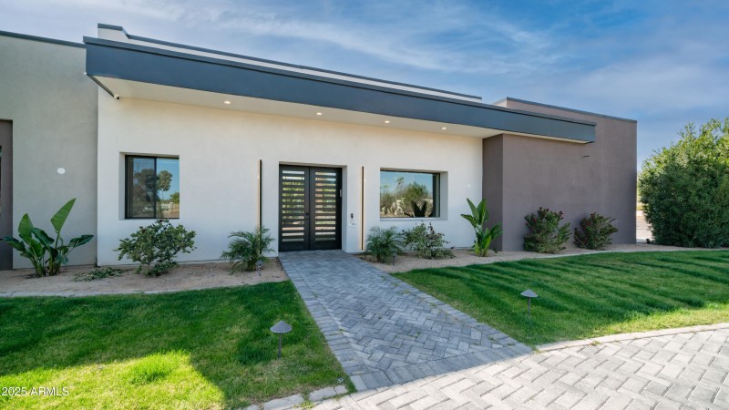 7417 E Paradise Dr Exterior Photos-2