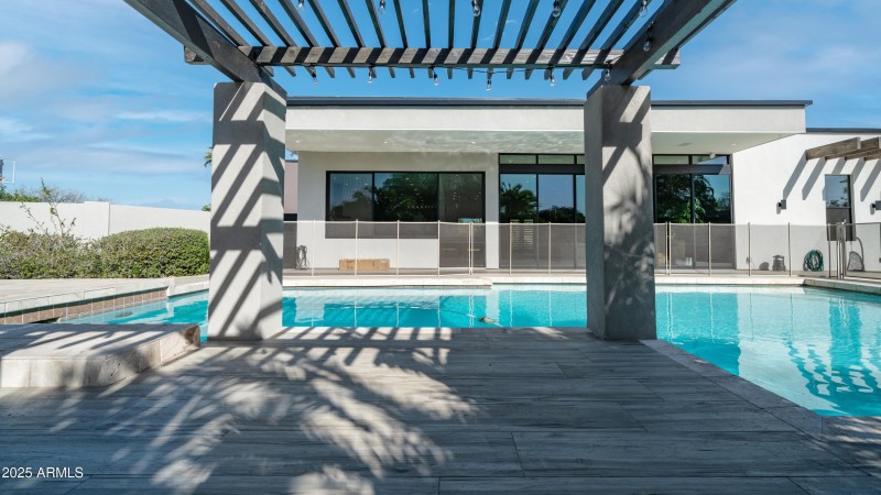 7417 E Paradise Dr Exterior Photos-8