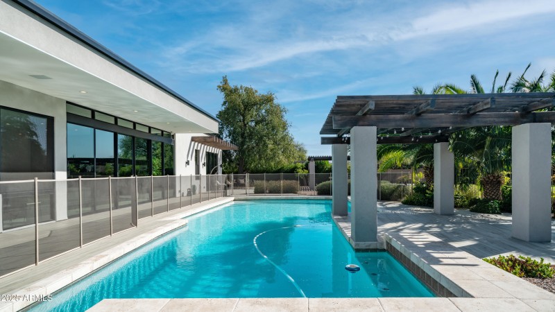 7417 E Paradise Dr Exterior Photos-9