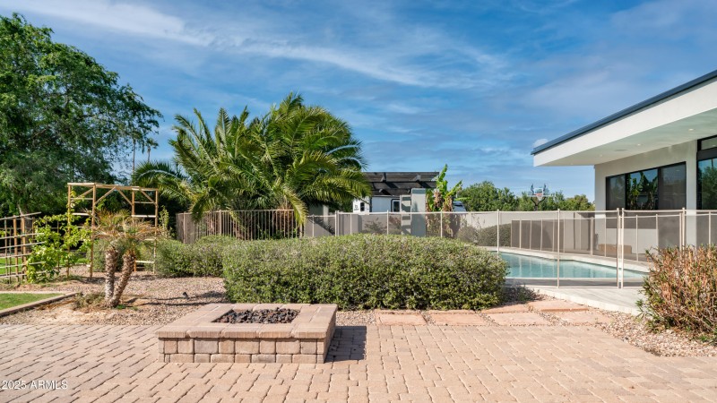 7417 E Paradise Dr Exterior Photos-15