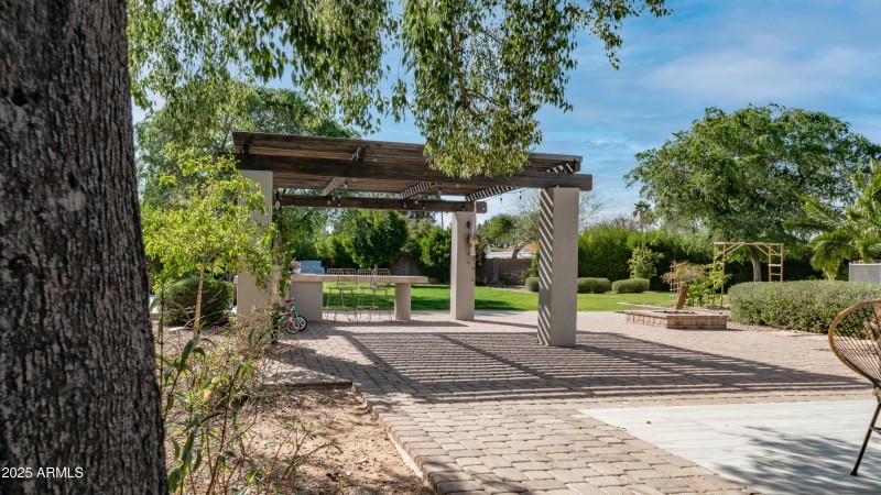 7417 E Paradise Dr Exterior Photos-19