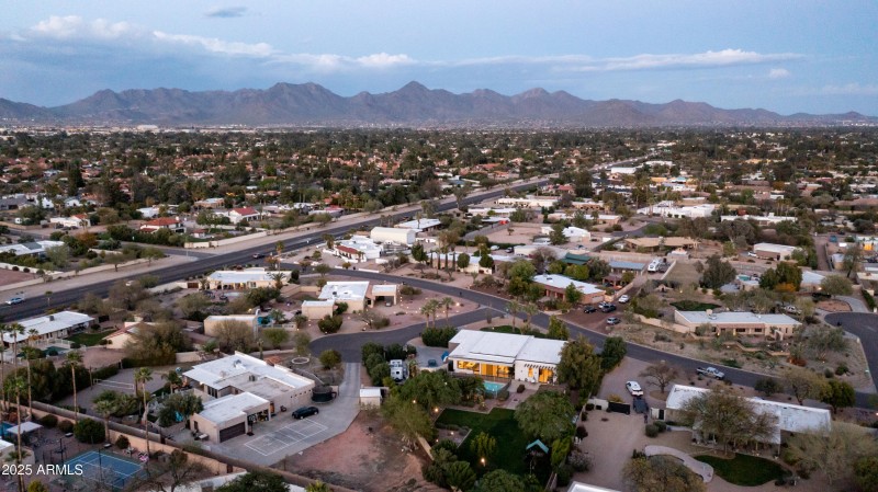 7417 E Paradise Dr Exterior Photos-27