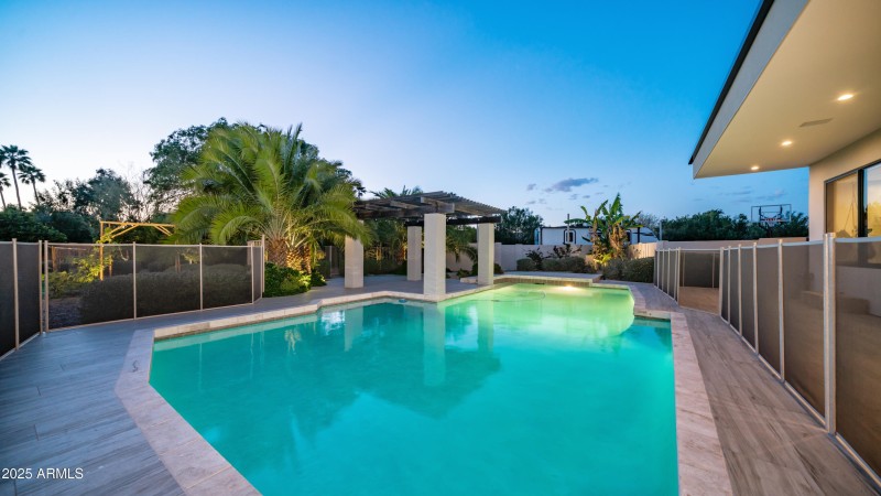 7417 E Paradise Dr Exterior Photos-35