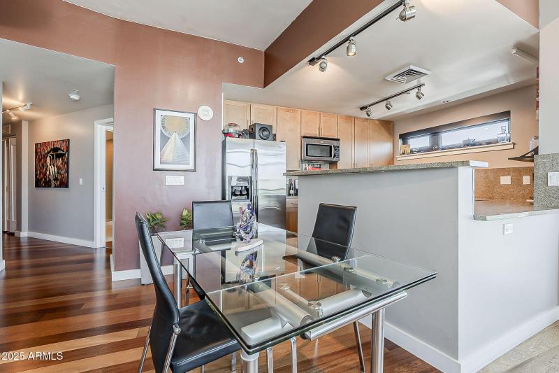 10-web-or-mls-4th St-10