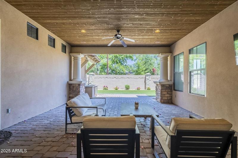 008_Covered PatioCourtyard