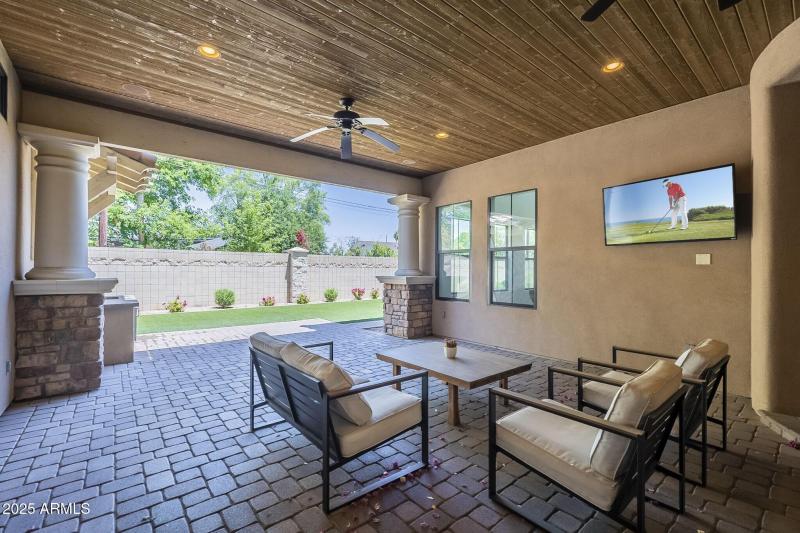 009_Covered PatioCourtyard