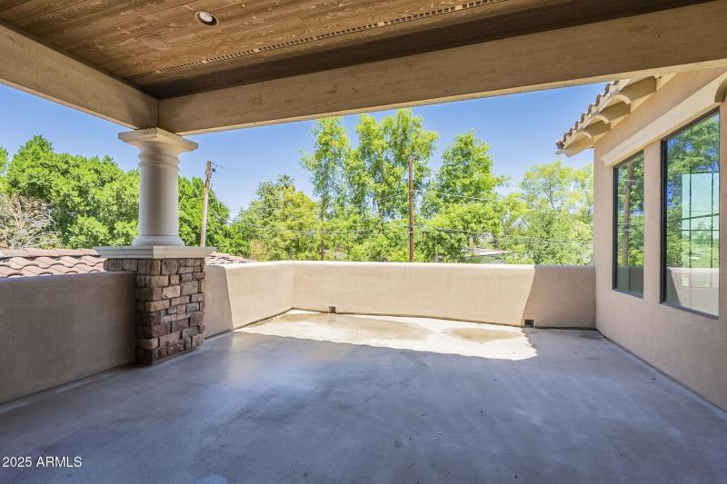 025_Upstairs Landing Balcony