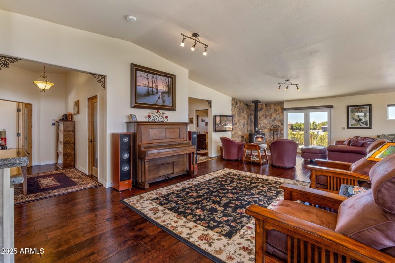 2335VoyagerCir-Overgaard-AZ-20