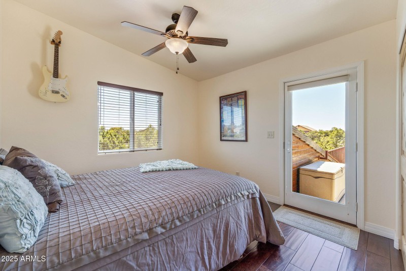 2335VoyagerCir-Overgaard-AZ-32