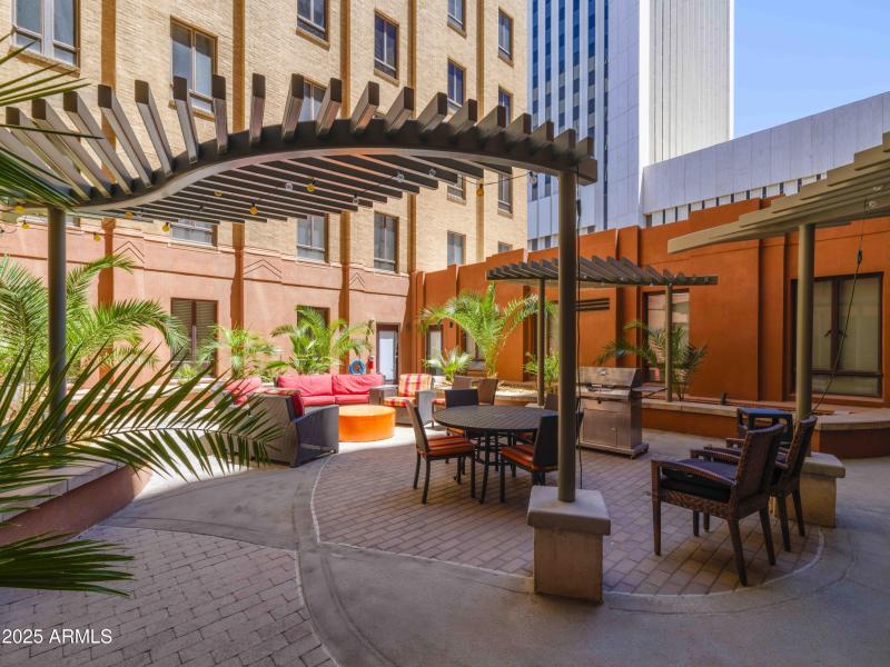 2nd Floor BBQ and Courtyard