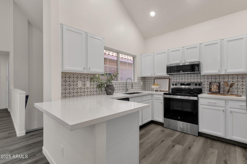 15-web-or-mls-1633-e-lakeside-dr-127