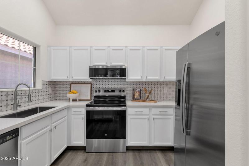 16-web-or-mls-1633-e-lakeside-dr-127