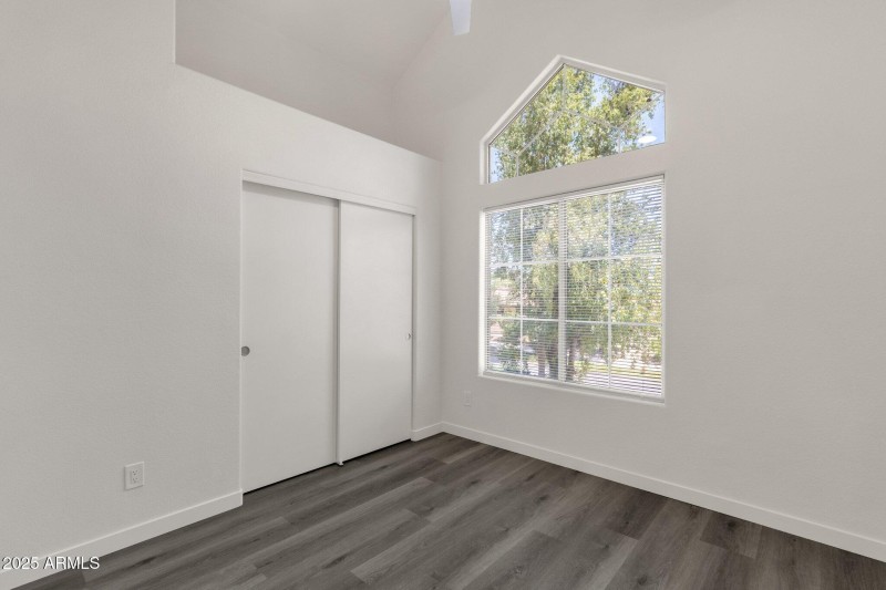 21-web-or-mls-1633-e-lakeside-dr-127