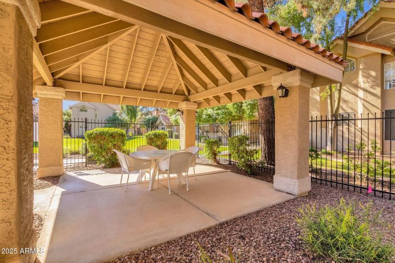 43-web-or-mls-1633-e-lakeside-dr-127