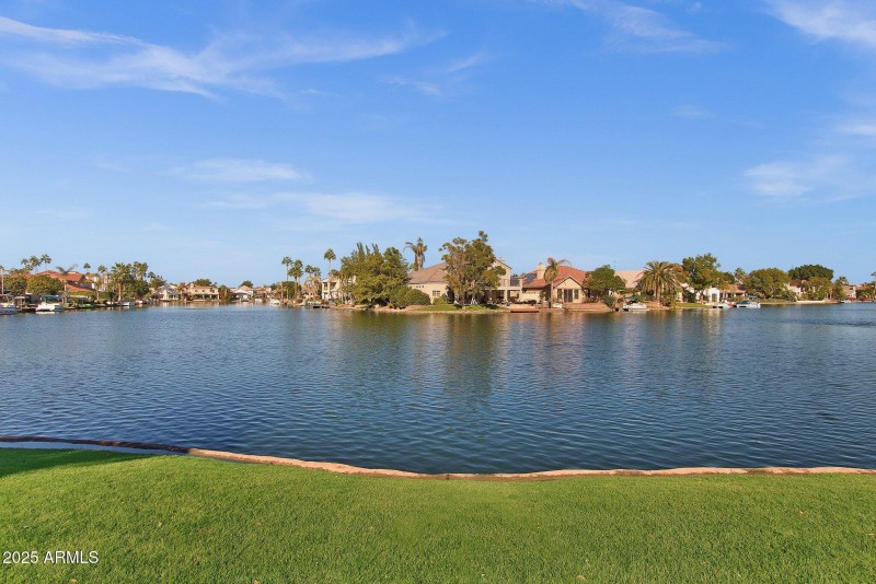 63-web-or-mls-1633-e-lakeside-dr-127