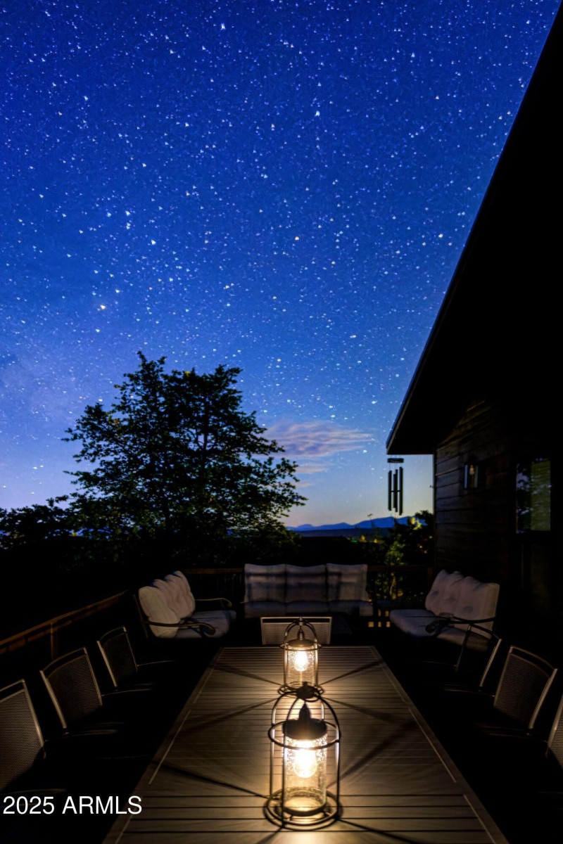 Stars_Trendy Pine Lodge