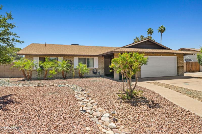 4-web-or-mls-3747 W Aire Libre Ave--43