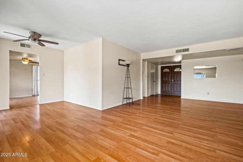 19-web-or-mls-3747 W Aire Libre Ave--15