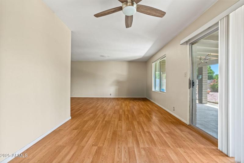 22-web-or-mls-3747 W Aire Libre Ave--18