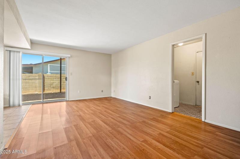 24-web-or-mls-3747 W Aire Libre Ave--20