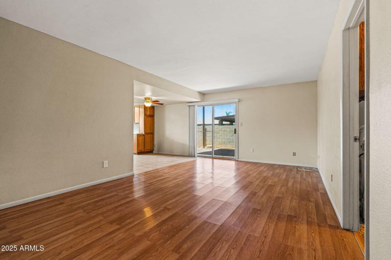 27-web-or-mls-3747 W Aire Libre Ave--23