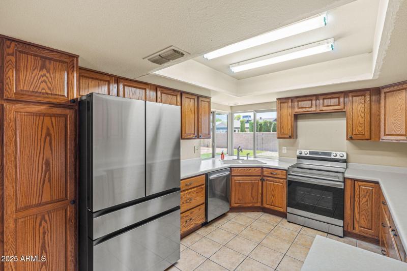 29-web-or-mls-3747 W Aire Libre Ave--25