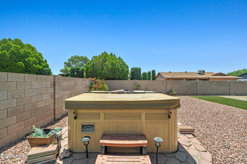 34-web-or-mls-3747 W Aire Libre Ave--30