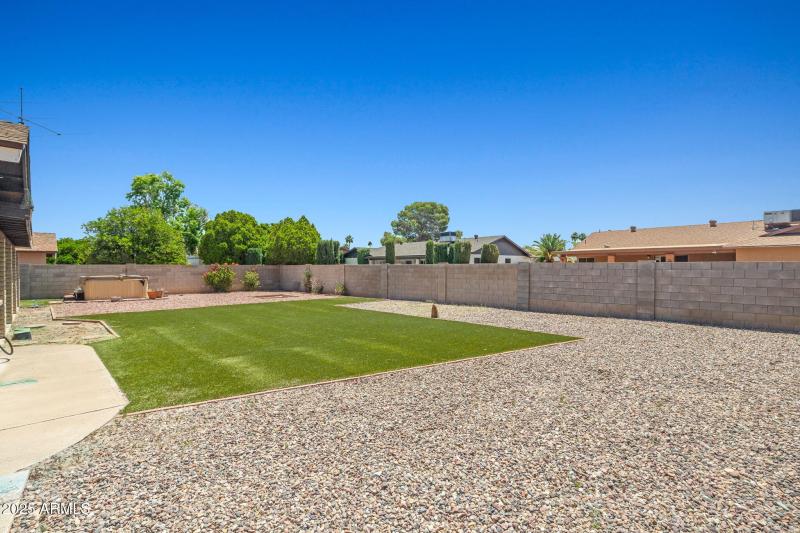 42-web-or-mls-3747 W Aire Libre Ave--38