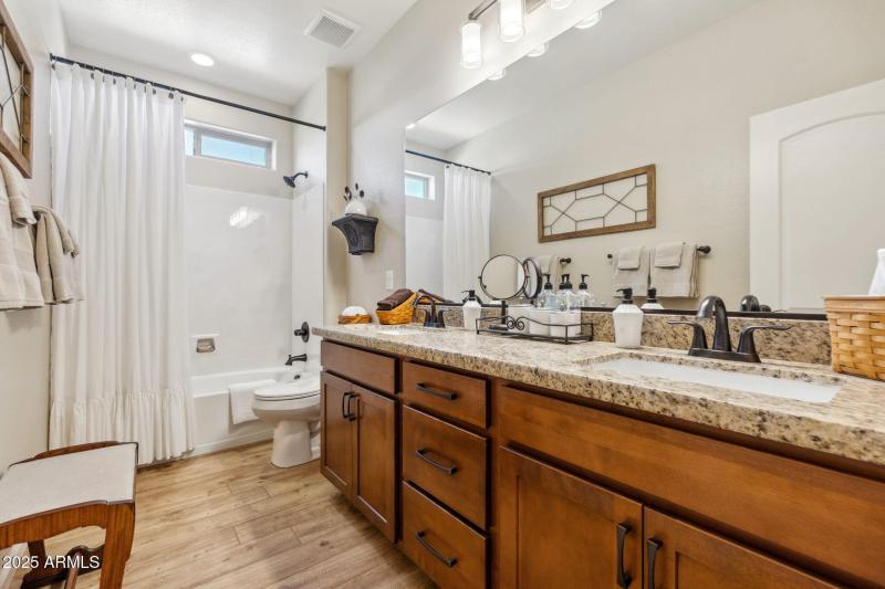 12-web-or-mls-707-lunar-view-way