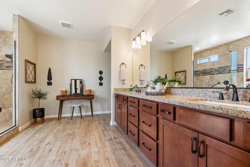 25-web-or-mls-707-lunar-view-way