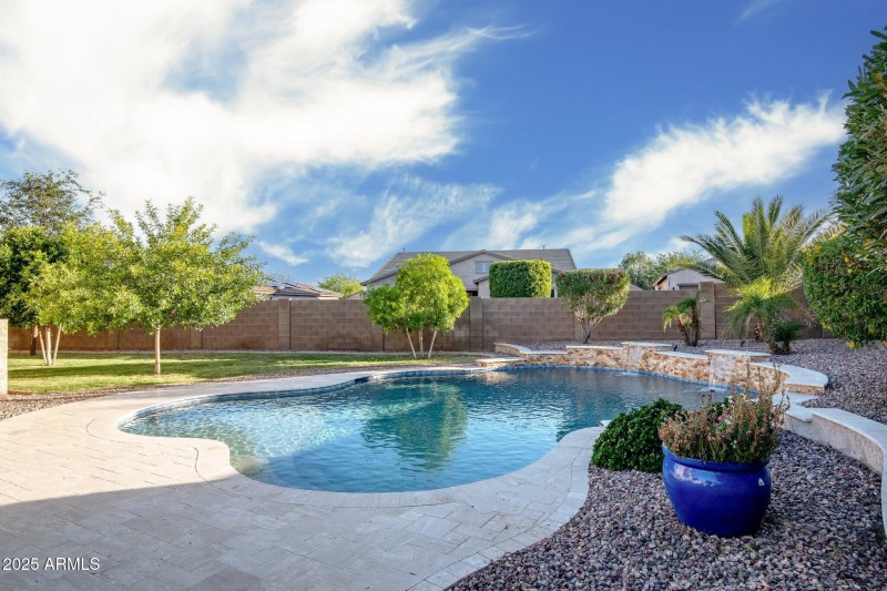 11-web-or-mls-_TMR6172