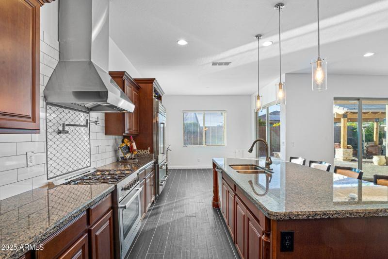 90-web-or-mls-_TMR6077