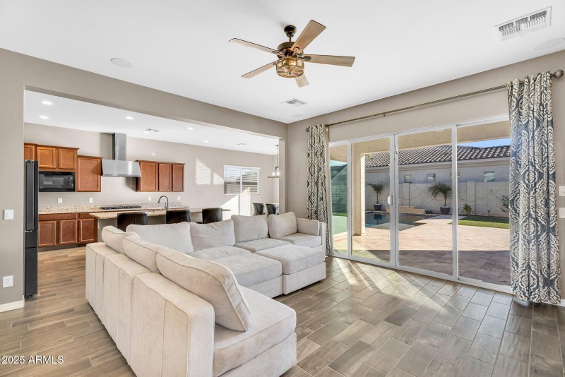 006_11-web-or-mls-7_971