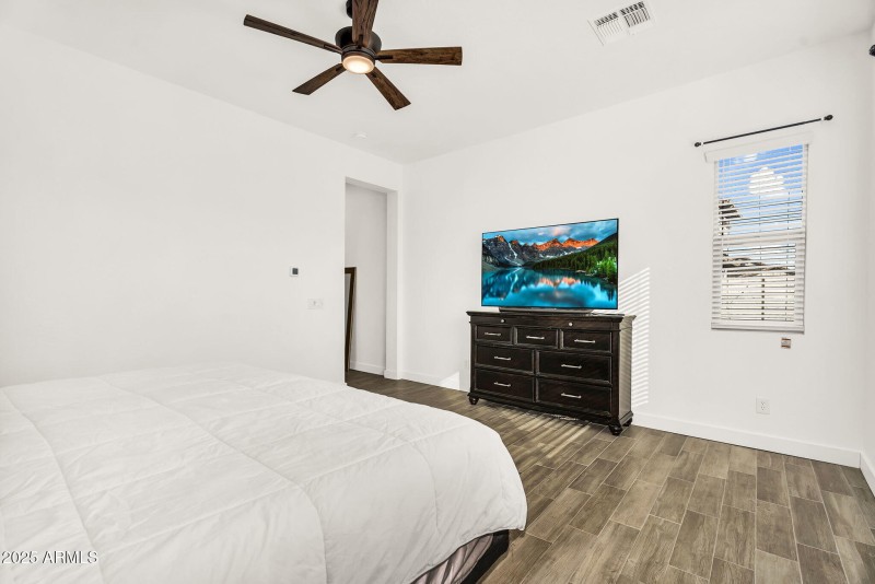 023_25-web-or-mls-24_375