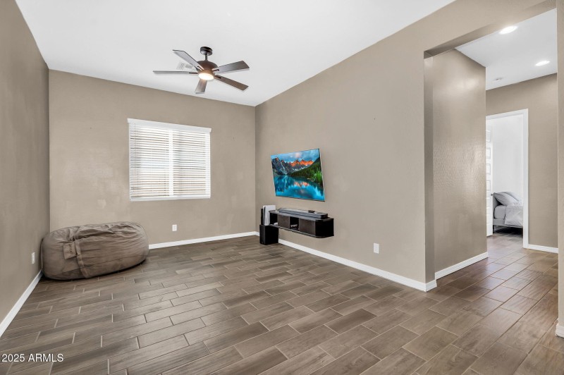 032_23-web-or-mls-10_652