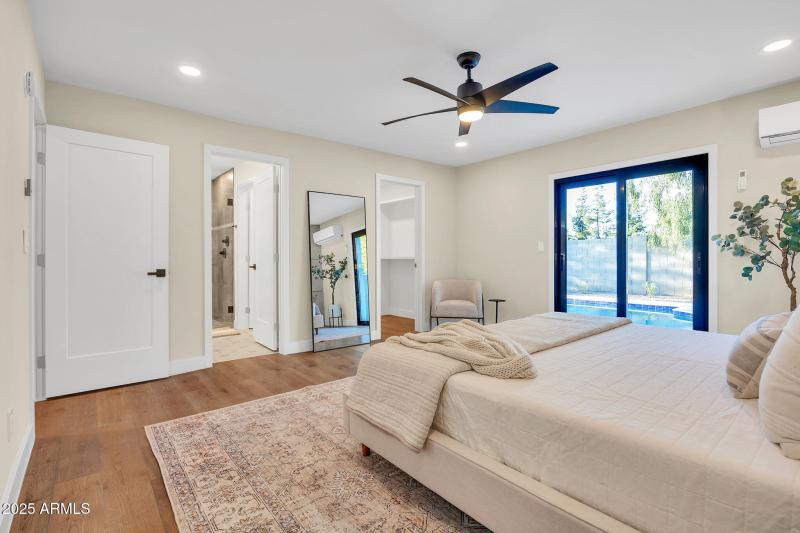 4910 E Shaw Butte Dr-27